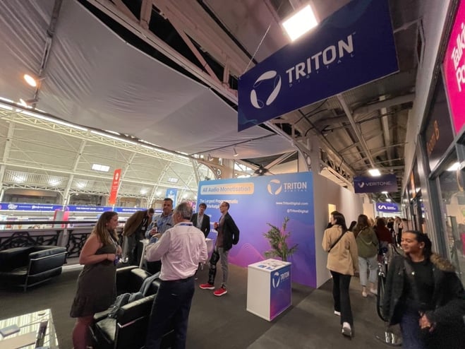 A group of people at a convention

Description automatically generated with low confidence